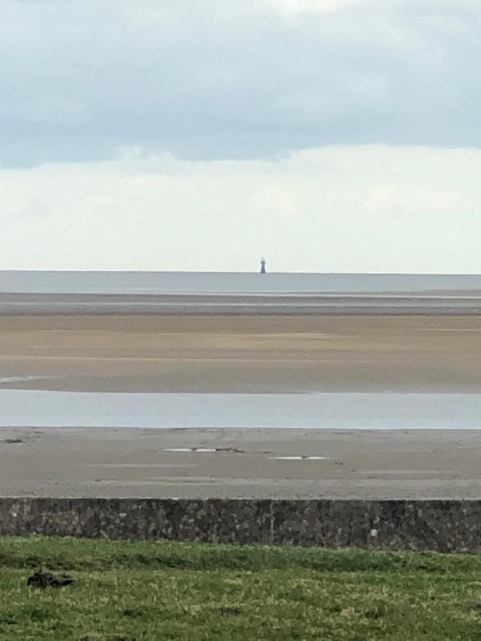 Cockledora, A Luxury Ground Floor Beachfront Apartment Llanelli Exterior foto