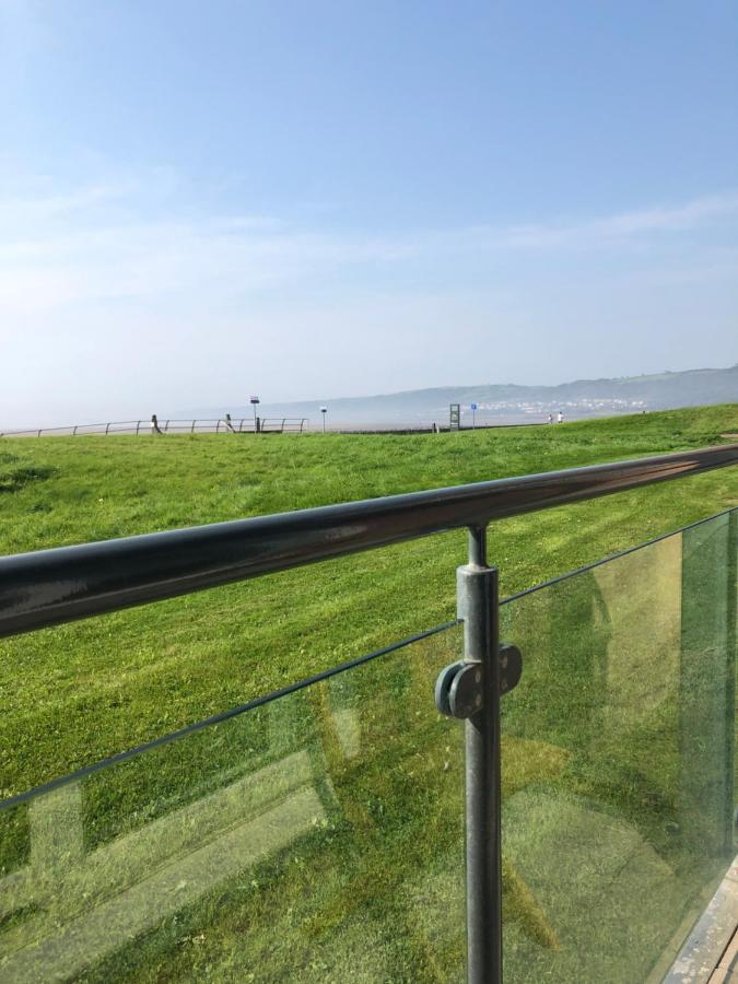 Cockledora, A Luxury Ground Floor Beachfront Apartment Llanelli Exterior foto