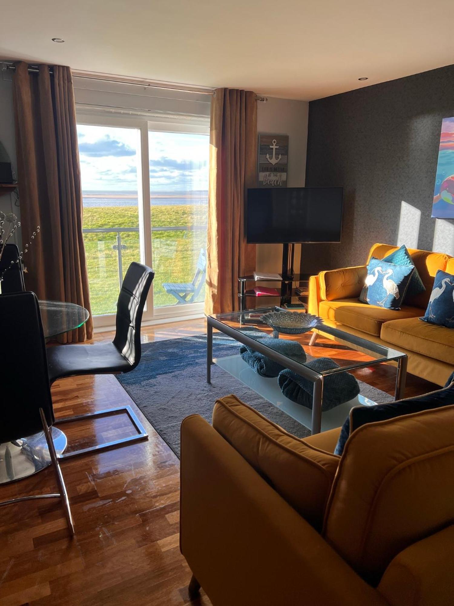 Cockledora, A Luxury Ground Floor Beachfront Apartment Llanelli Exterior foto